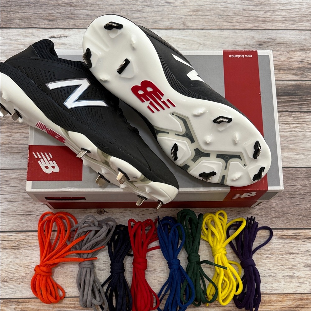 NWT New Balance Metal Softball Cleats. NEW IN BOX. 8 Laces included.
